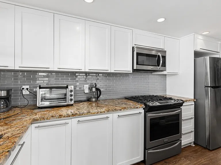 188 Date Ave #1 — Photo 6