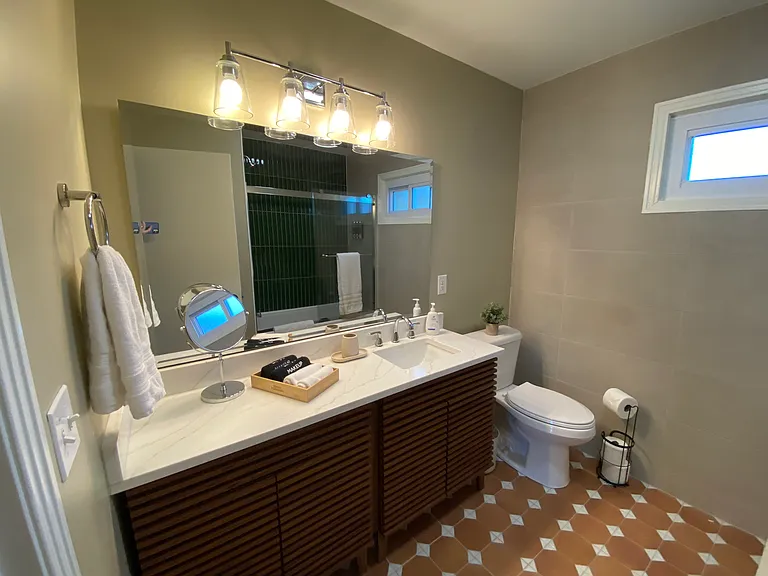 1832 Edgemont Dr — Photo 8