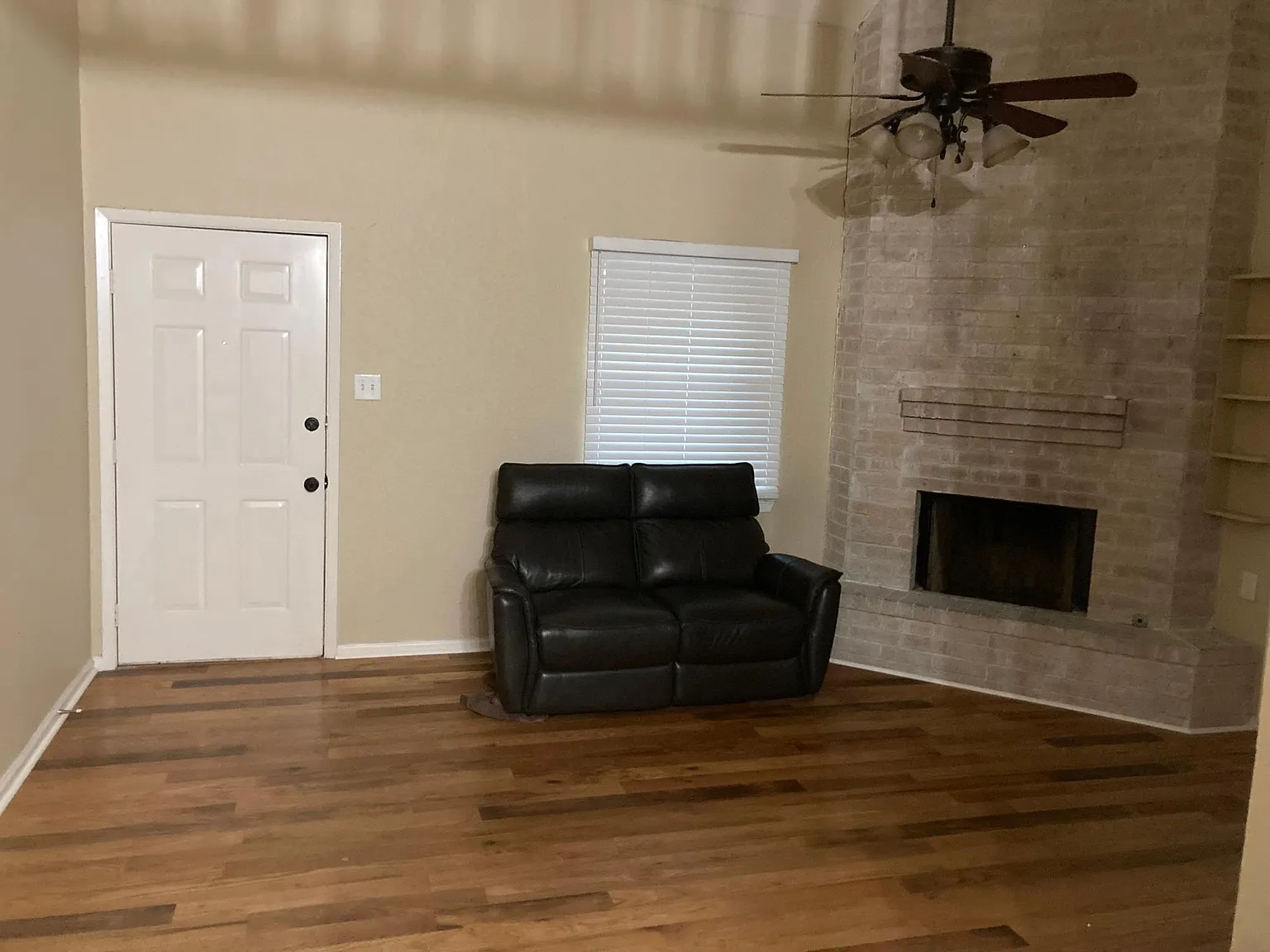 2 bed, 839 sqft, $1,290 — Photo 1