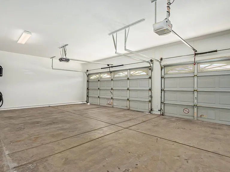 504 N Swallow Ln — Photo 38