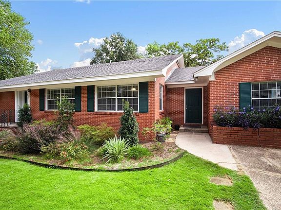 3rd image of 339 Bromley Pl