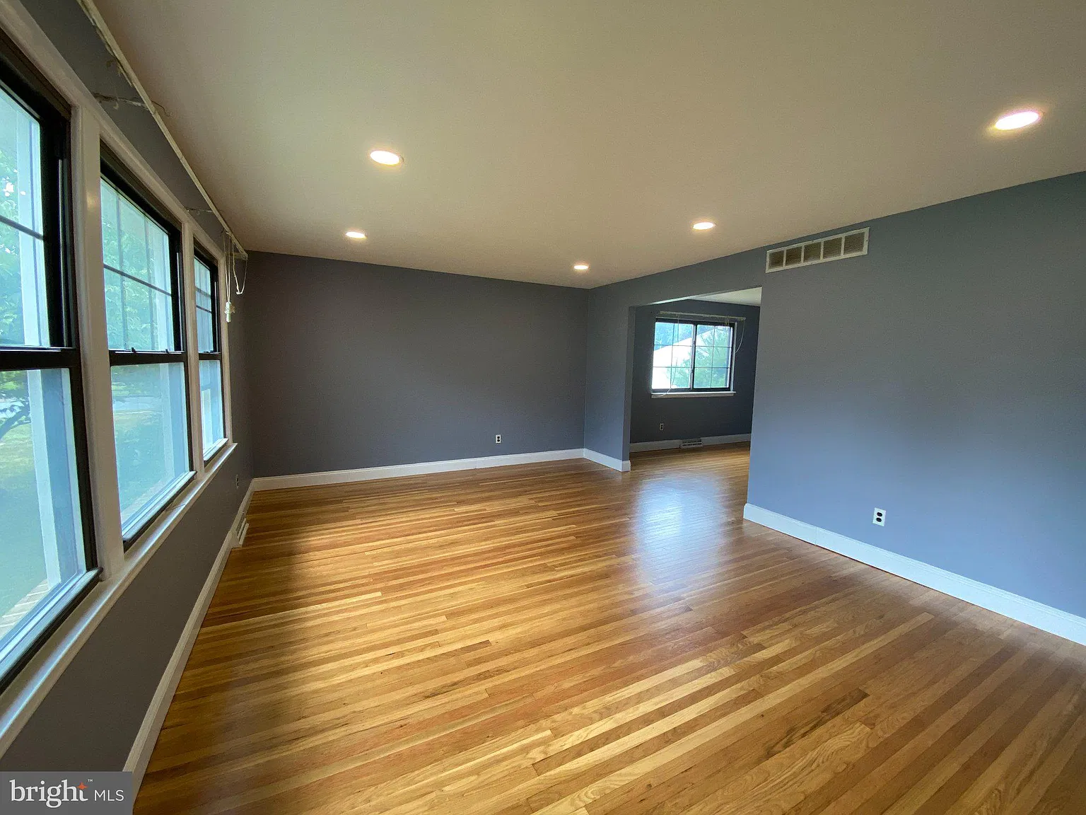 4 bed, 2.5 bath, 2102 sqft, $3,800 — Photo 3