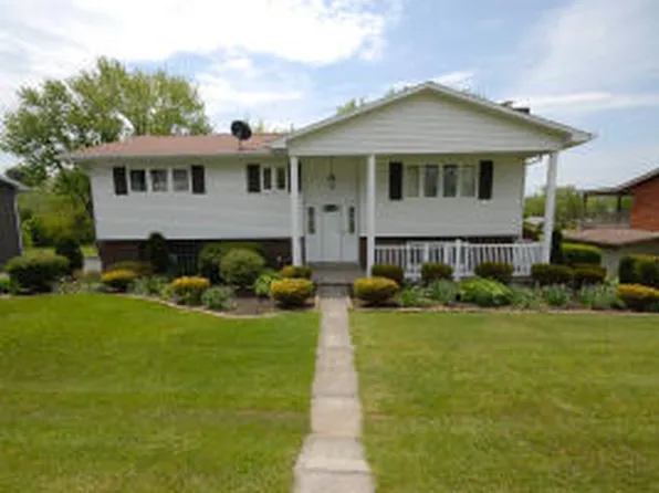 105 Harvey St, Hopwood, PA 15445