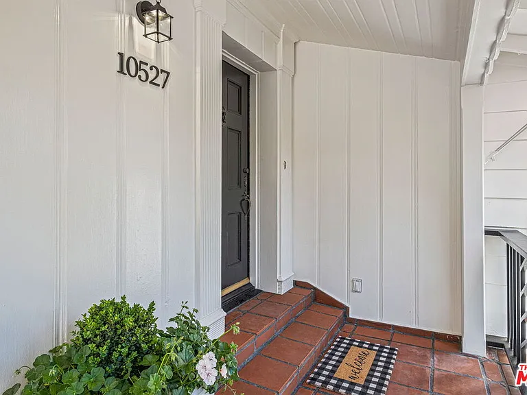 10527 Le Conte Ave — Photo 4
