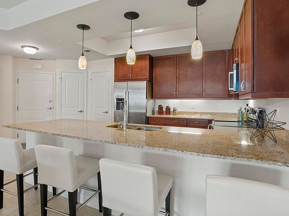 3rd image of 912 Bay Colony Dr S