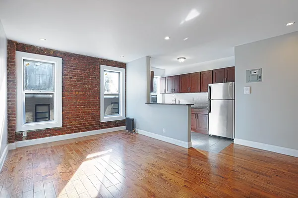 Rented by Arwell Realty | media 5