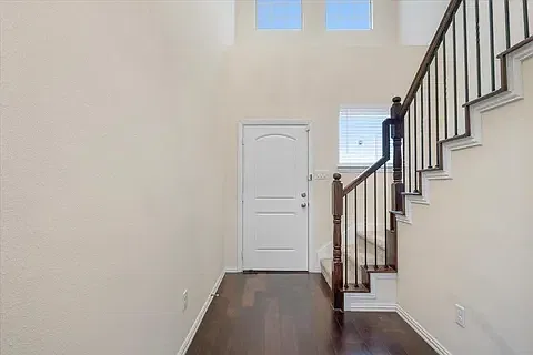 3 bed, 1994 sqft, $2,700 — Photo 2