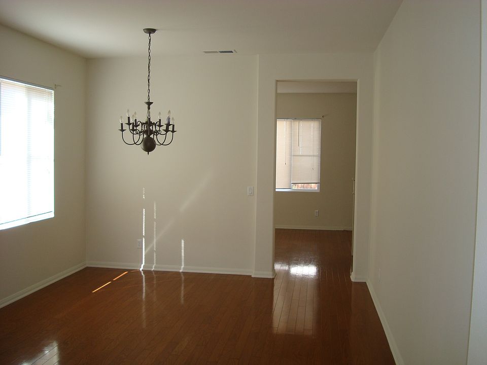 1st image of 453 Cornwall Gln #House