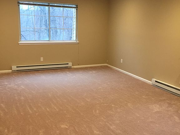 4th image of 110 Fox Run Ln