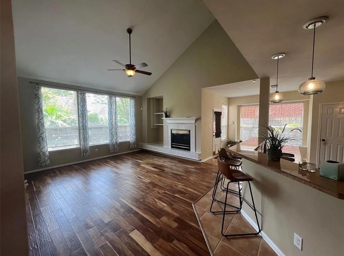 4 bed, 3.5 bath, 2752 sqft, $4,200 — Photo 3