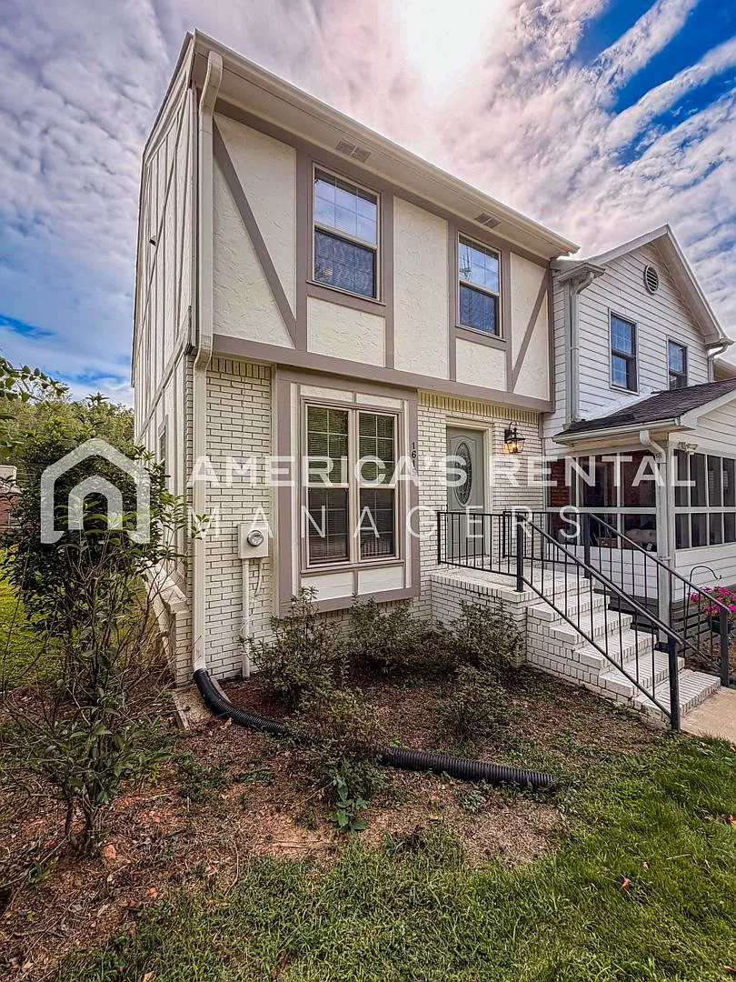 Updated 2 Bed / 2.5 Bath Townhouse Available for Rent in Homewood, AL!! Available to View with 48... — Photo 1