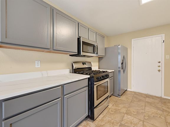 5th image of 22802 Sherioaks Ln