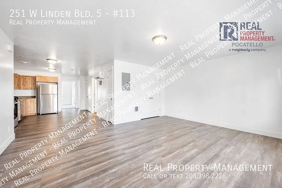 2 Bedroom 1 Bath Apartment - Fiber Internet - Pet Negotiable — Photo 4