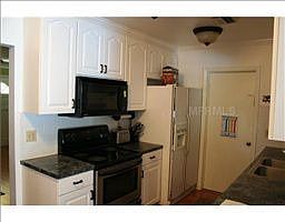 4th image of 811 38th Ave NE