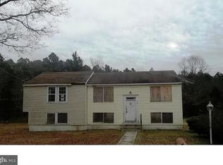 318 10th St, Newtonville, NJ 08346