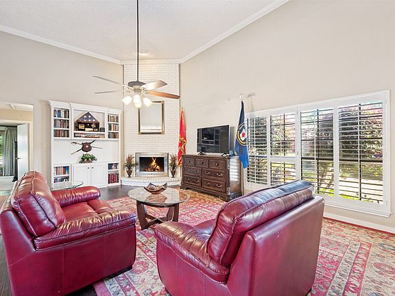 3rd image of 2719 Fairway Park St
