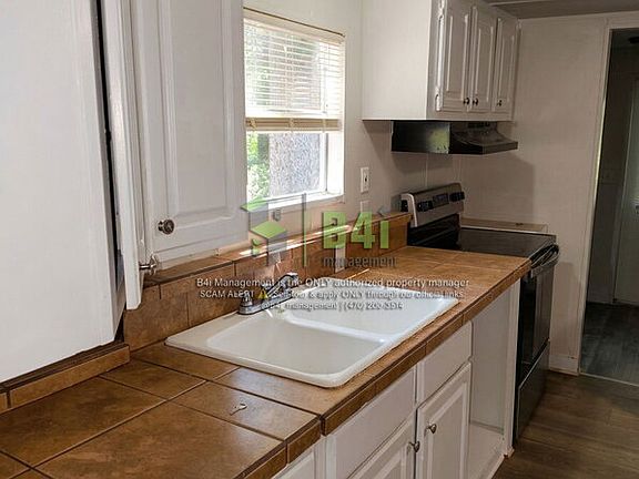 4th image of 165 Chapel Hill Cir