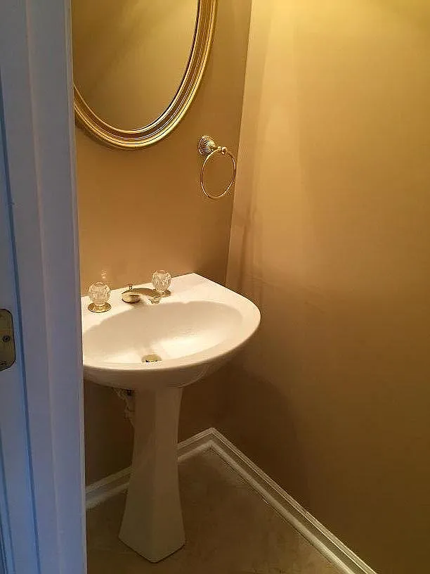 3 bed, 2.5 bath, 2102 sqft, $3,000 — Photo 4