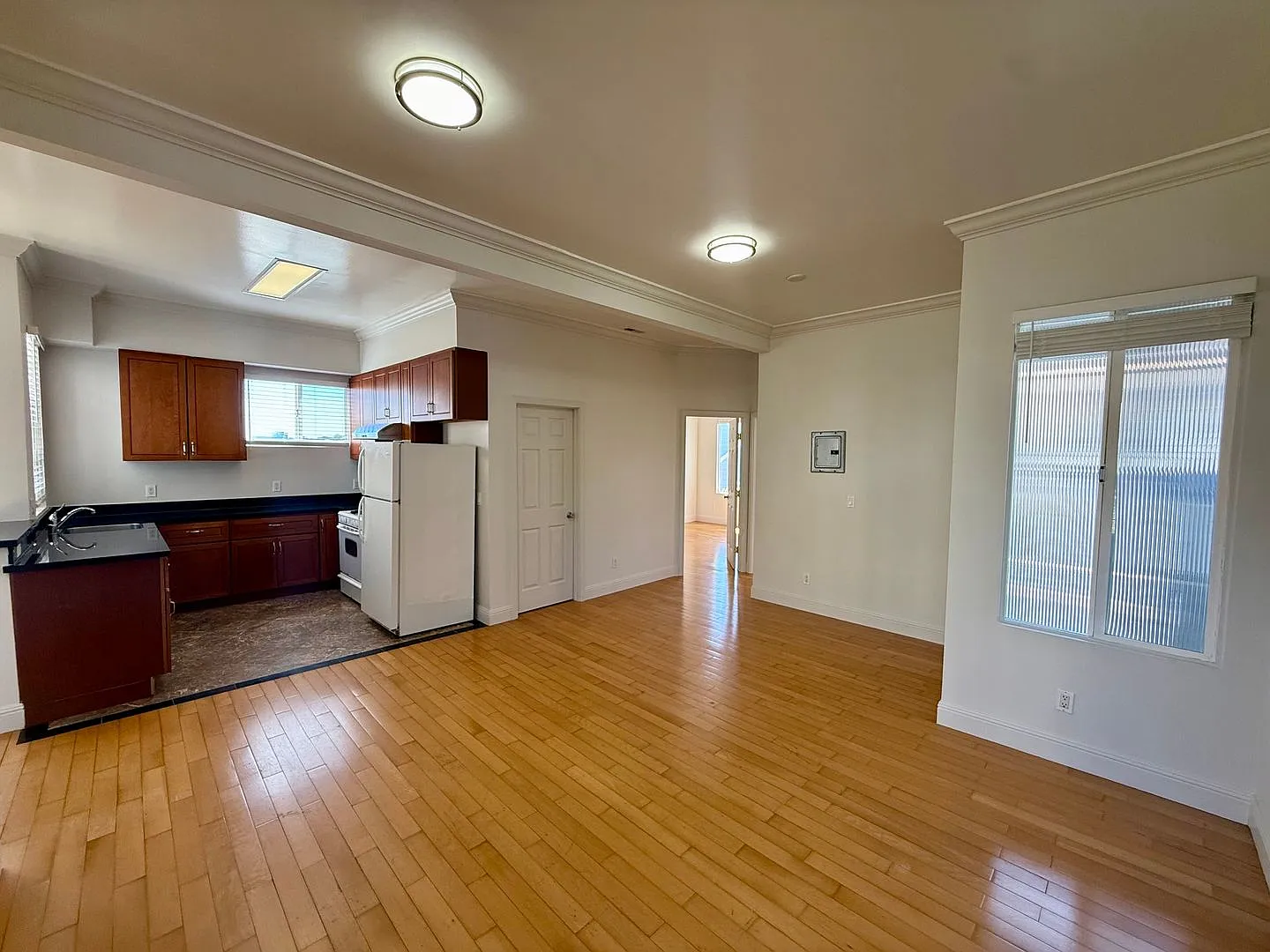 Spacious Top Floor Nopa 2br/1.5ba — Photo 3
