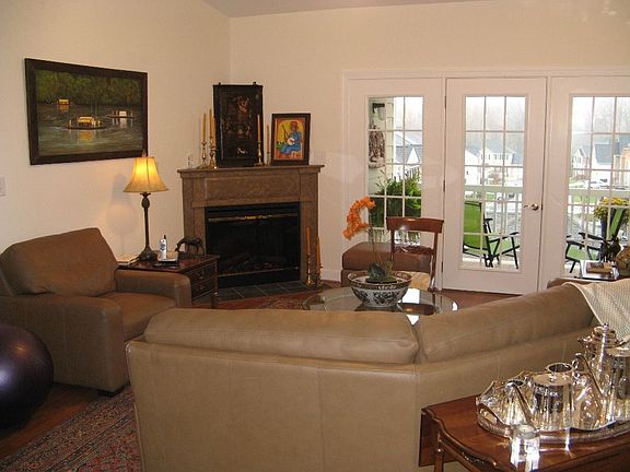 2nd image of 605 Wyndhurst Dr APT 302