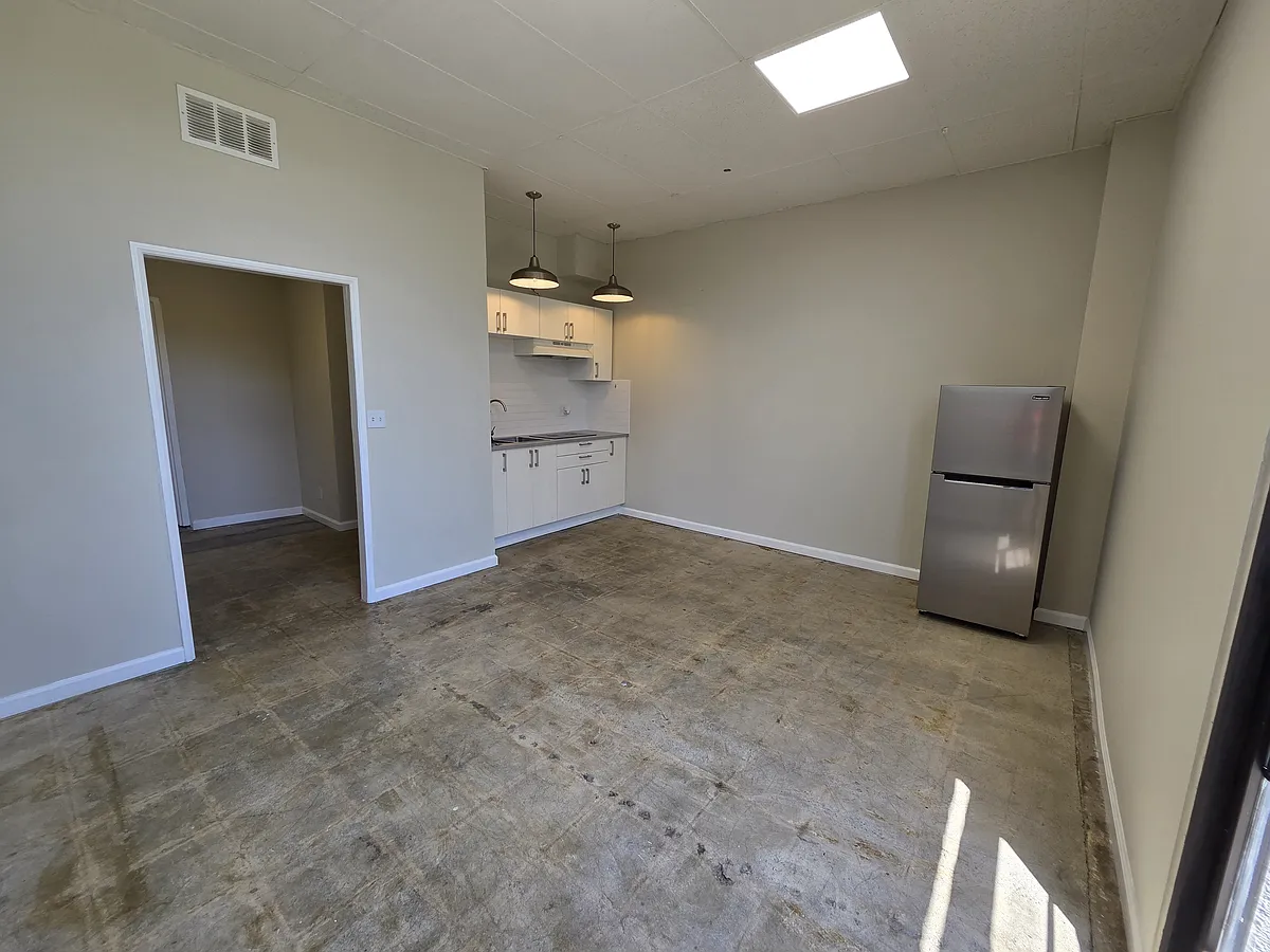 Building Photo - 5265 Fountain Ave #103