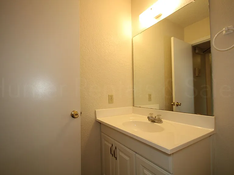 1112 Goodhue Dr — Photo 17