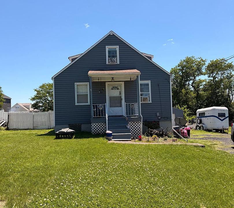 1st image of 7827 Price Ln