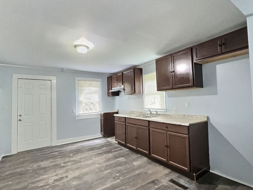 2nd image of 2701 Urban St