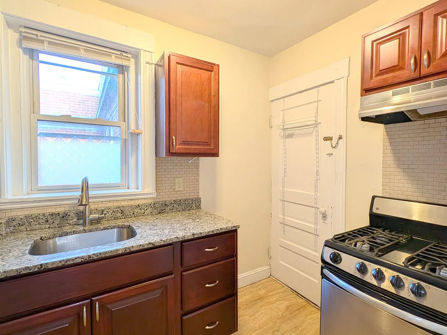 1 bed, $3,000 — Photo 3