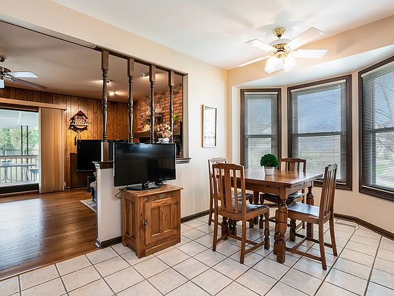 3rd image of 4228 Yorkshire Ln