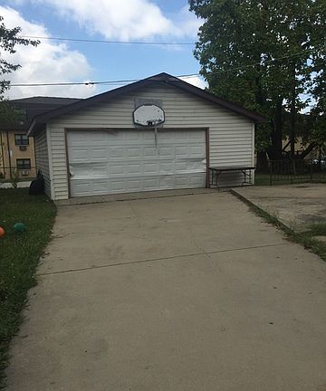 3rd image of 21906 Olivia Ave