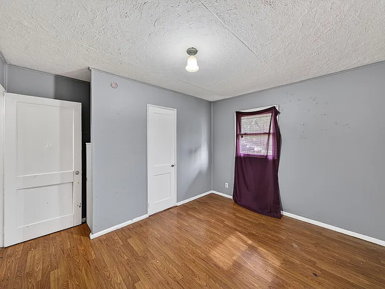 3220 Vermont Pl — Photo 7