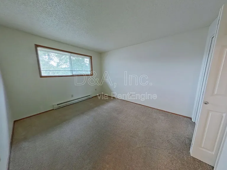 605 NW Kings Blvd #4 — Photo 8