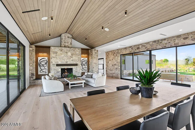 5 bed, 7.0 bath, 7500 sqft, $50,000 — Photo 4
