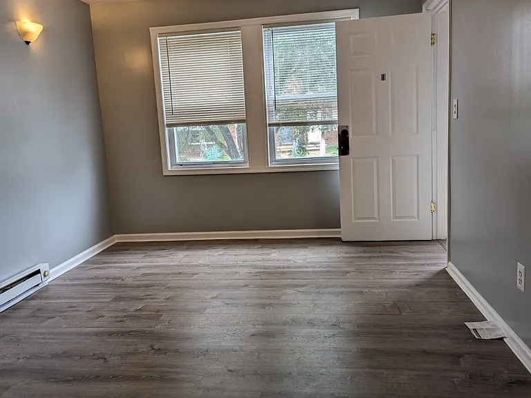 807 Stoll St #1 — Photo 2
