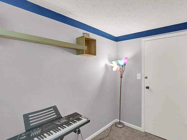 7915 Broadview Dr — Photo 10