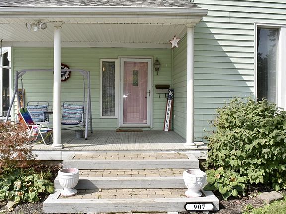 2nd image of 907 N Jefferson St
