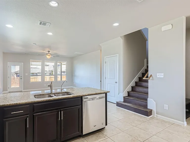 1505 Everts St — Photo 8