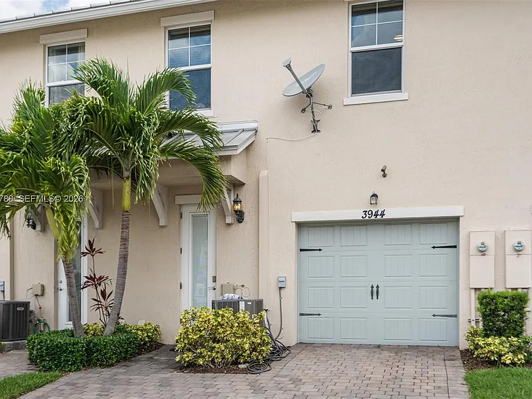 3944 Poinciana Ln #3944 — Photo 6