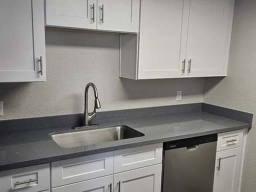Falcon Glen Apartments Photo 1