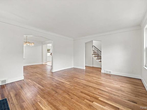 4th image of 16180 Wildemere St