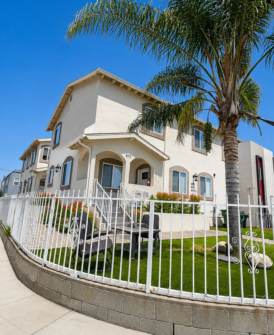 5 bed, 2100 sqft, $7,950 — Photo 1