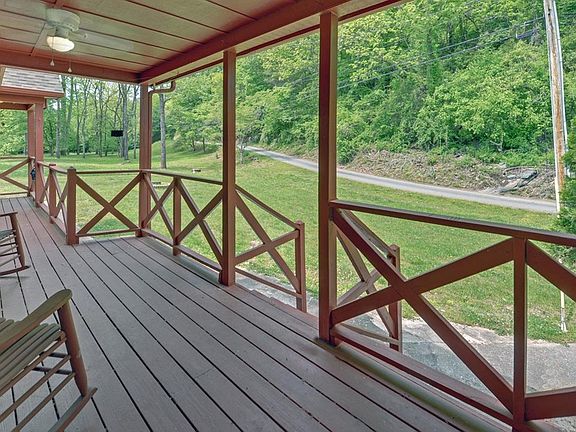5th image of 440 Beaver Ridge Rd