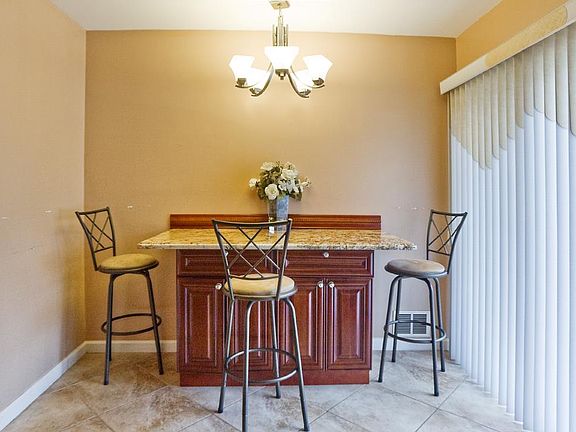 5th image of 10568 Avenue L