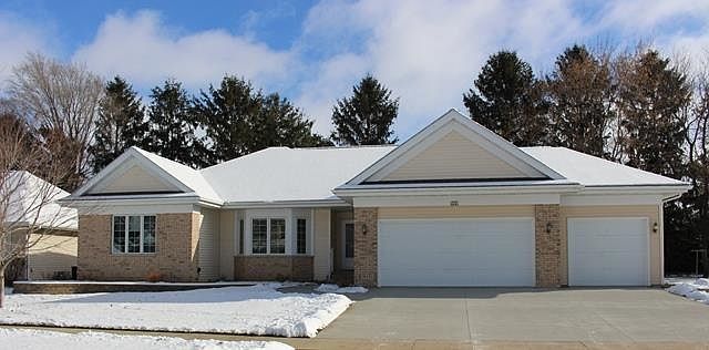 1st image of 909 Evergreen Dr