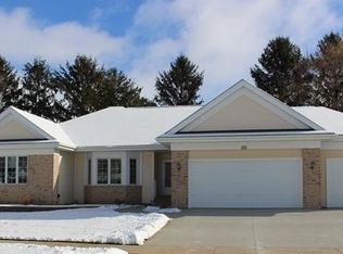909 Evergreen Dr, Manchester, IA 52057