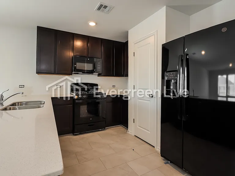 10904 SW 22nd St — Photo 6