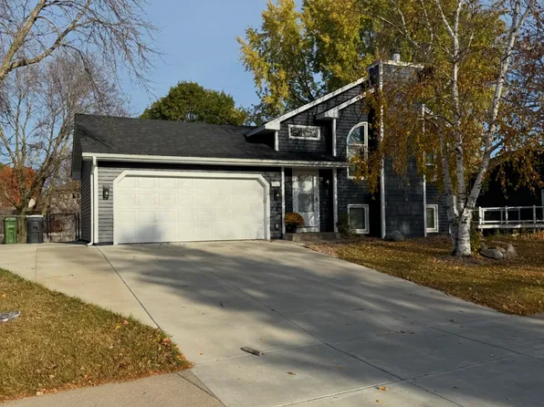 331 Oakwood Dr, Shoreview, MN 55126