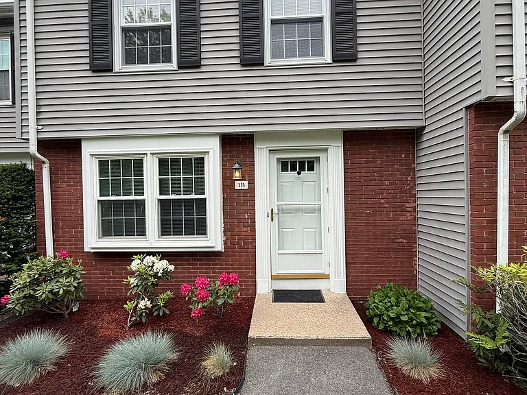 1 Barrington Dr #B — Photo 1