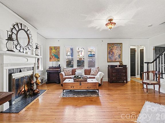4th image of 1210 Oakwood Ave
